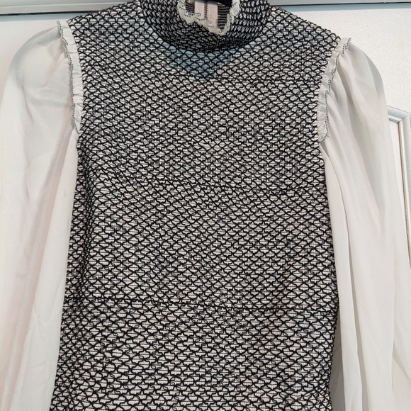 Alice + Olivia Black and White Patterned Top - Picture 4 of 8